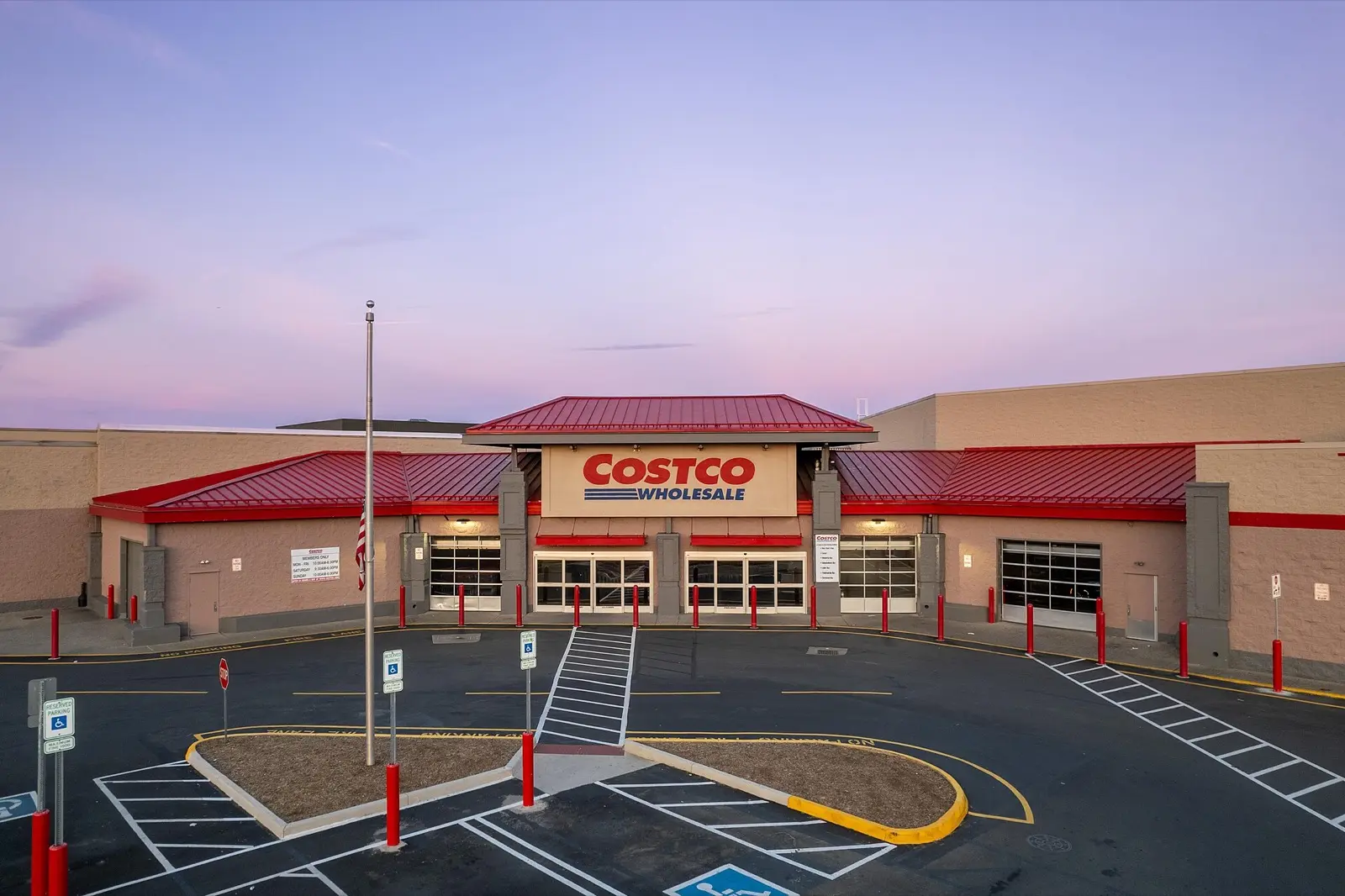 Costco Hours 2026: Warehouse, Gas, Pharmacy and Holiday Hours