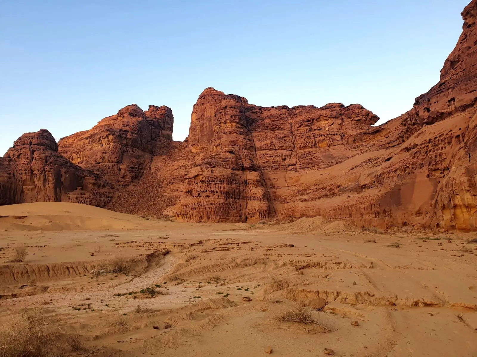 NEOM The Line: Saudi Arabia's Mirrored City for 9M People